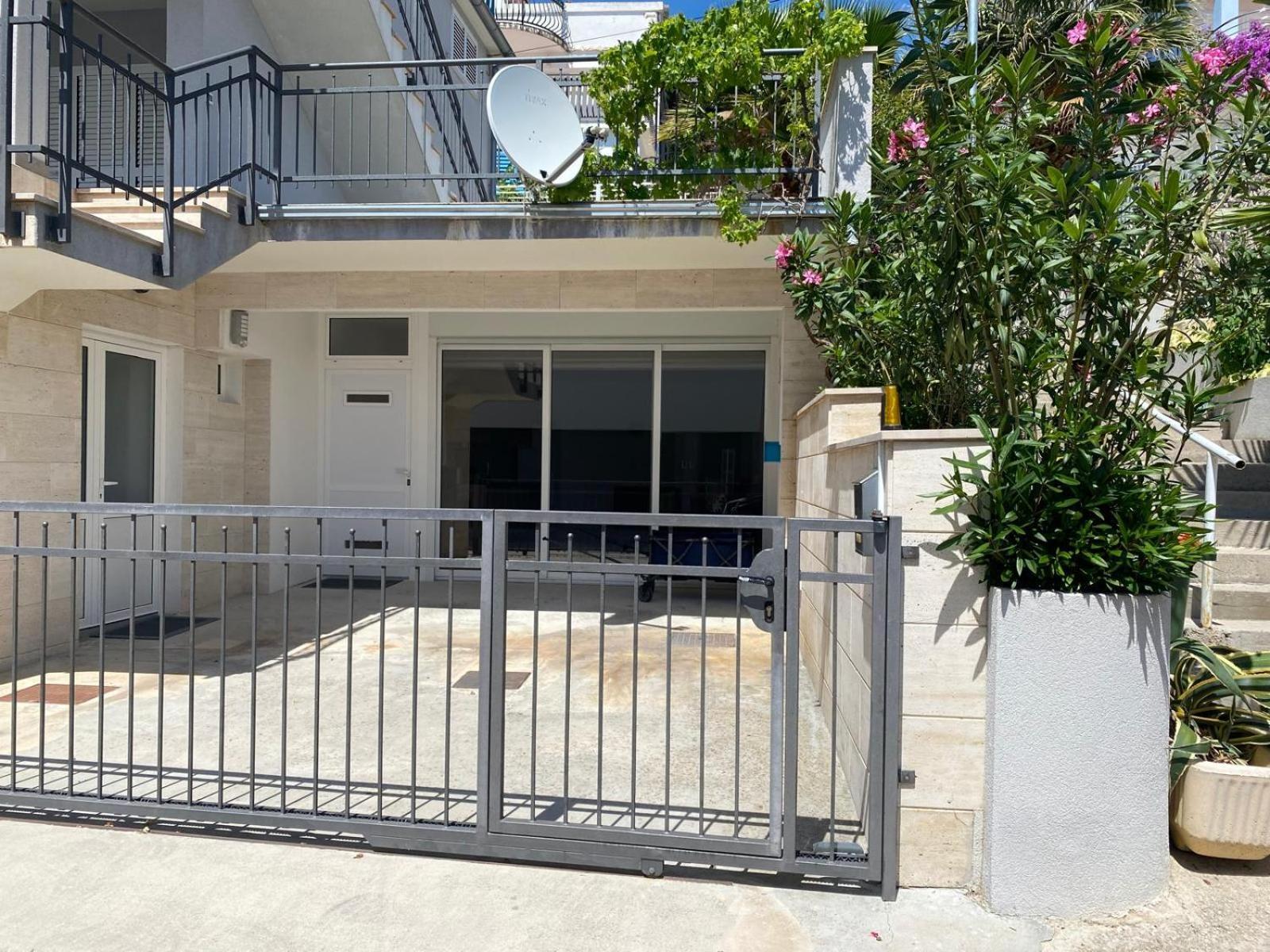 Villa Pina Tisno Apartment Zonsa 2 Pers Luaran gambar